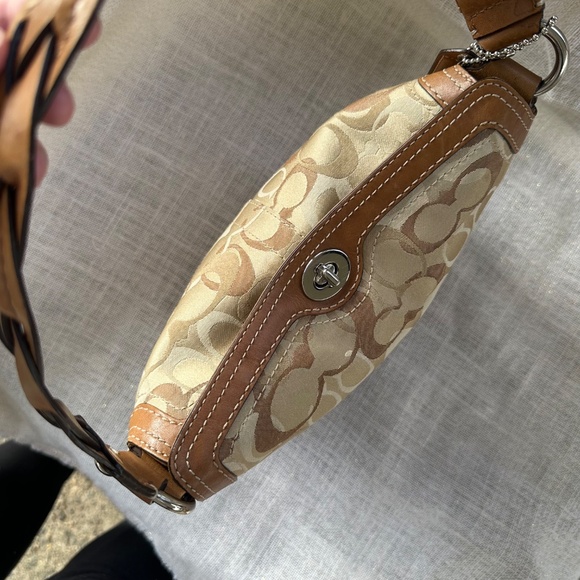 Coach Chelsea Optic Signature Hobo (G0771-10990) - Picture 7 of 12